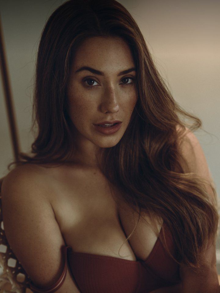 Eva Lovia